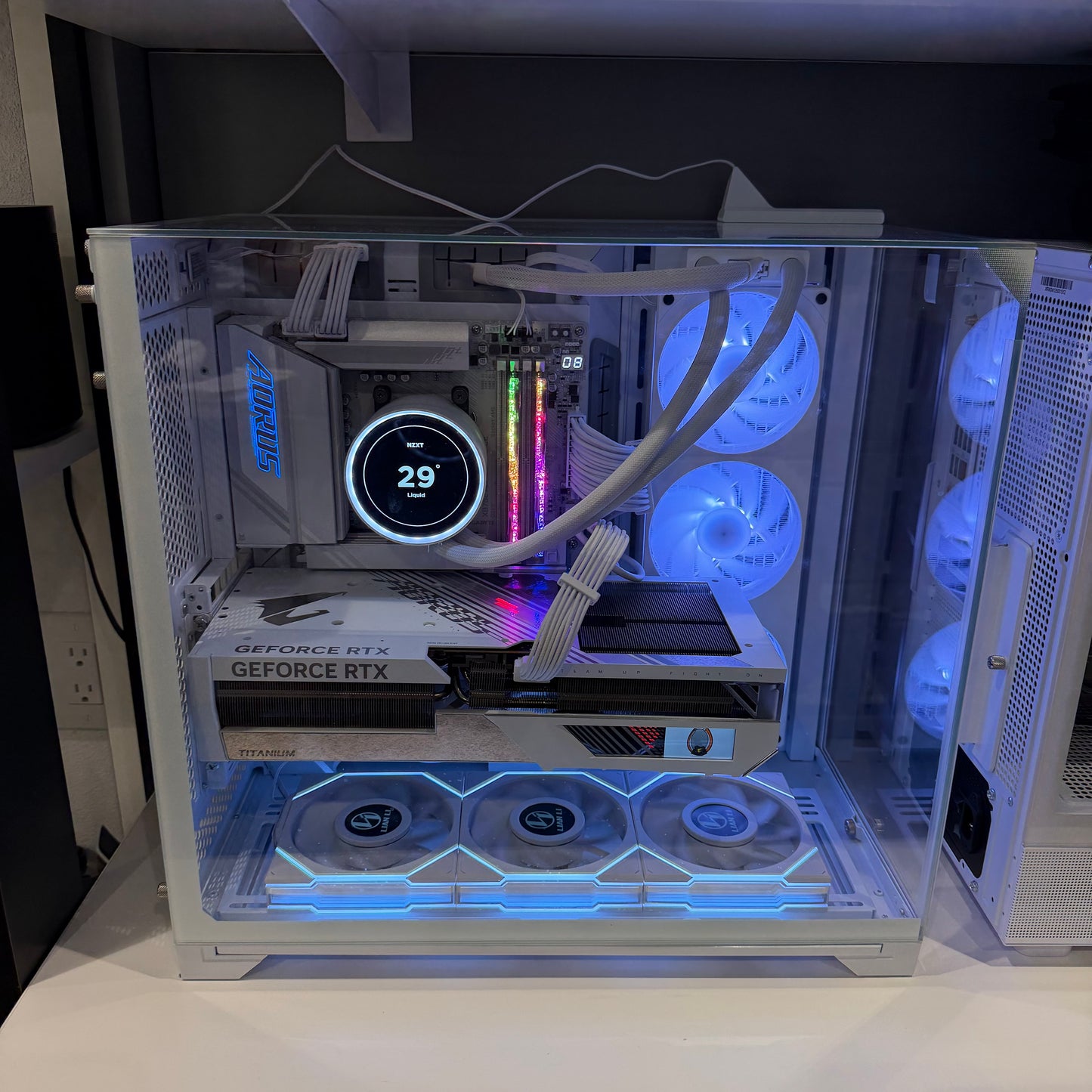 LIAN LI gaming pc ryzen 7 9800X3D 5.2 64GB RAM 4TB SSD Gigabyte 4080 super