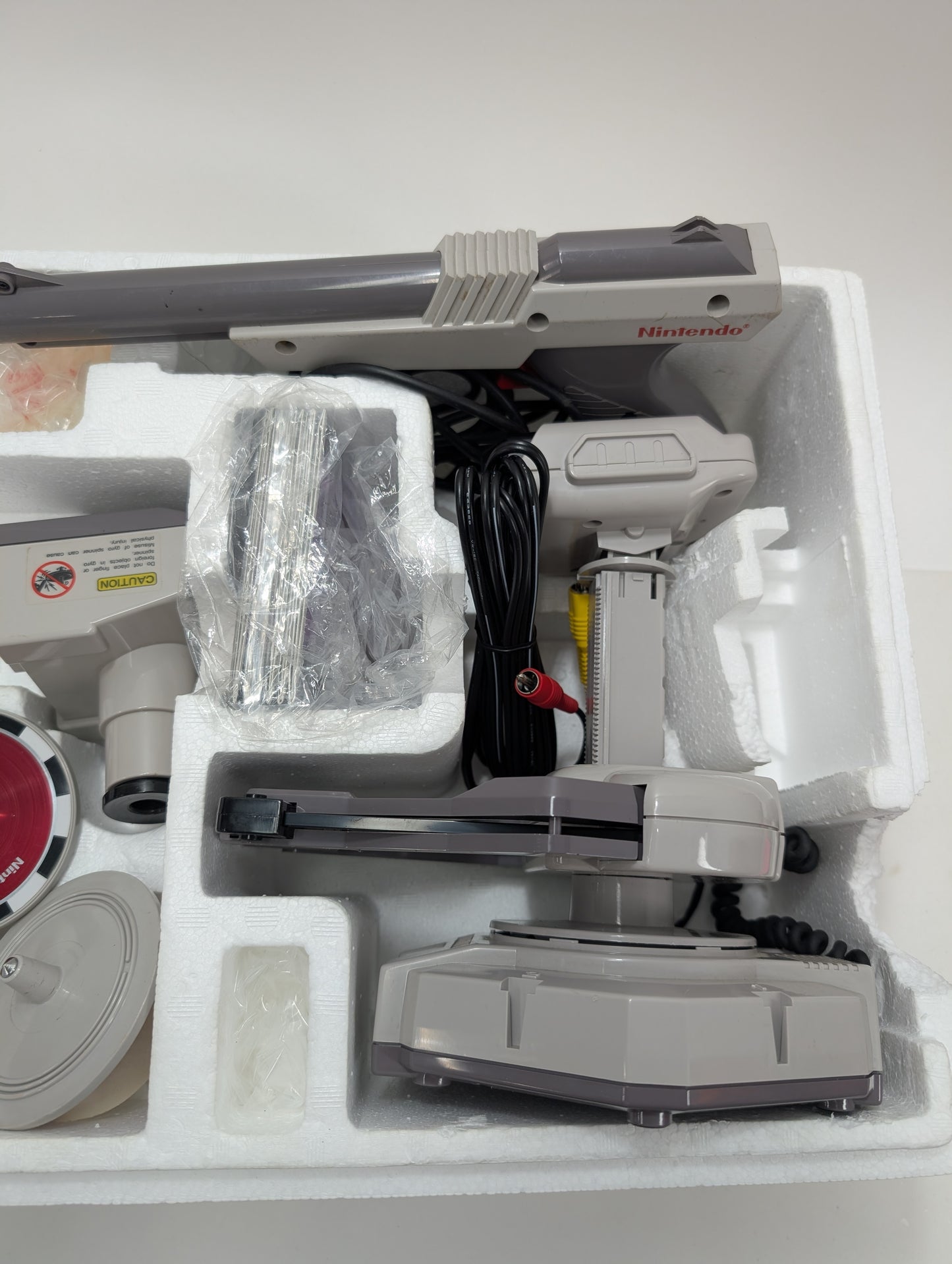 Nintendo Deluxe Set Gaming Console NES-001