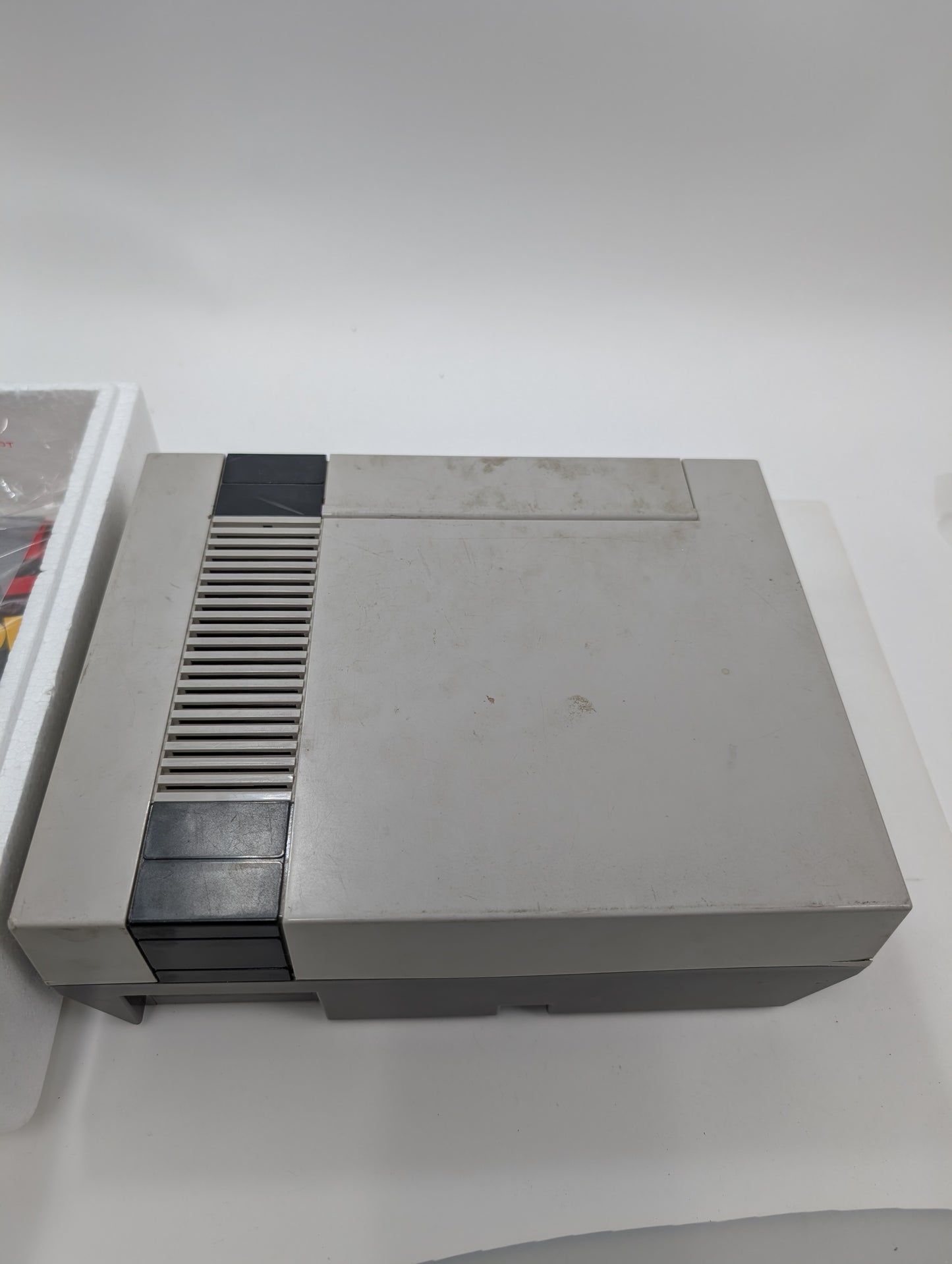 Nintendo Deluxe Set Gaming Console NES-001