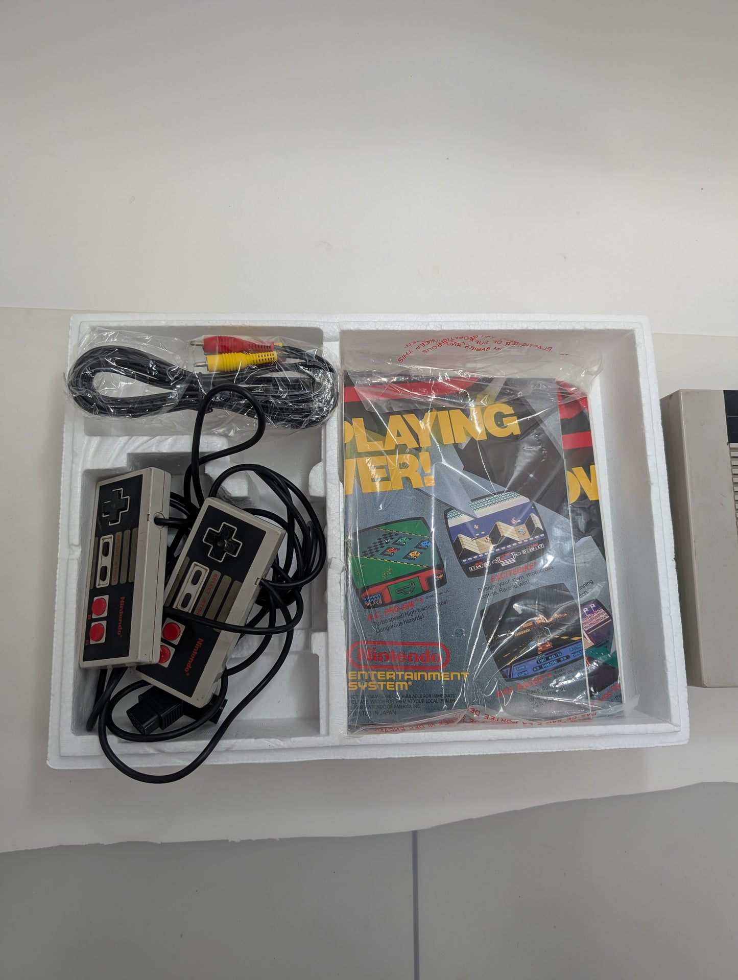 Nintendo Deluxe Set Gaming Console NES-001