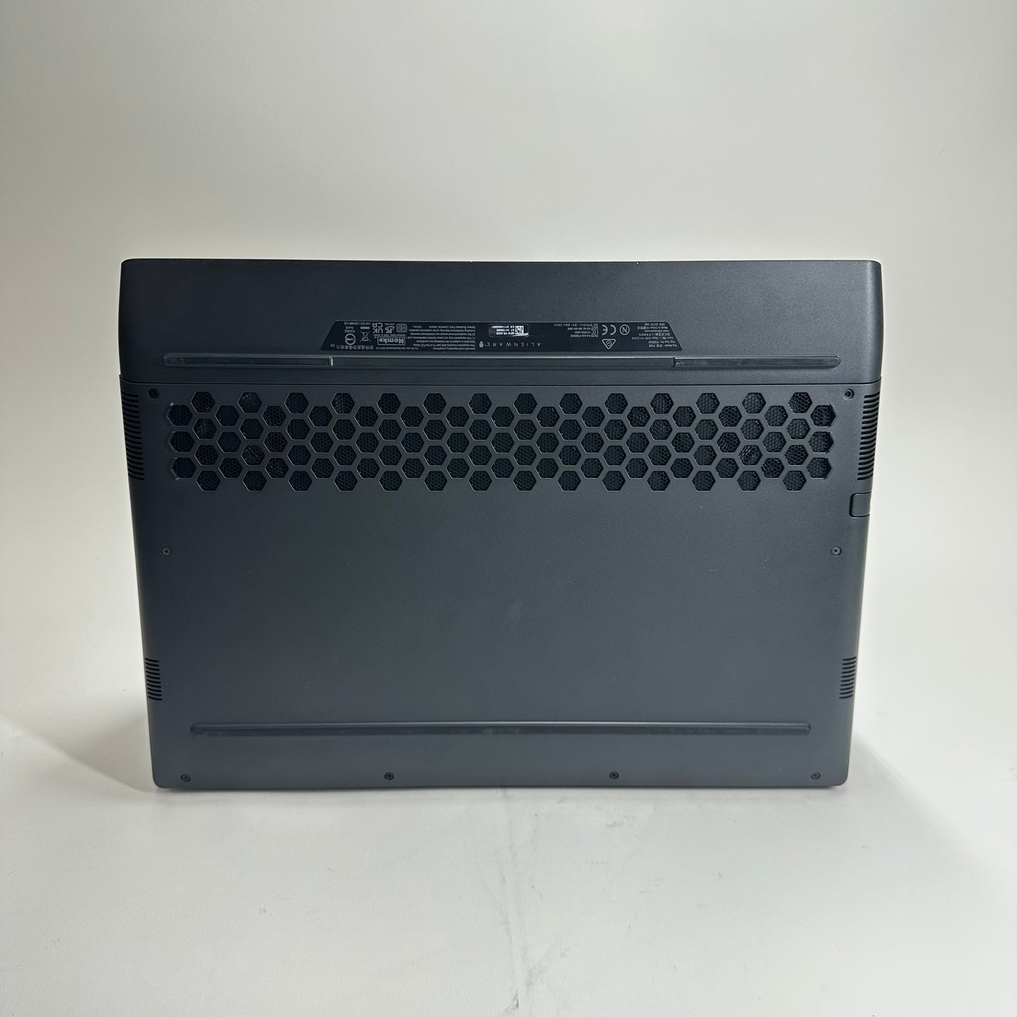 Alienware m17 R5 17.3" Ryzen 9 6900HX 3.3GHz 16GB RAM 1TB SSD RTX3070