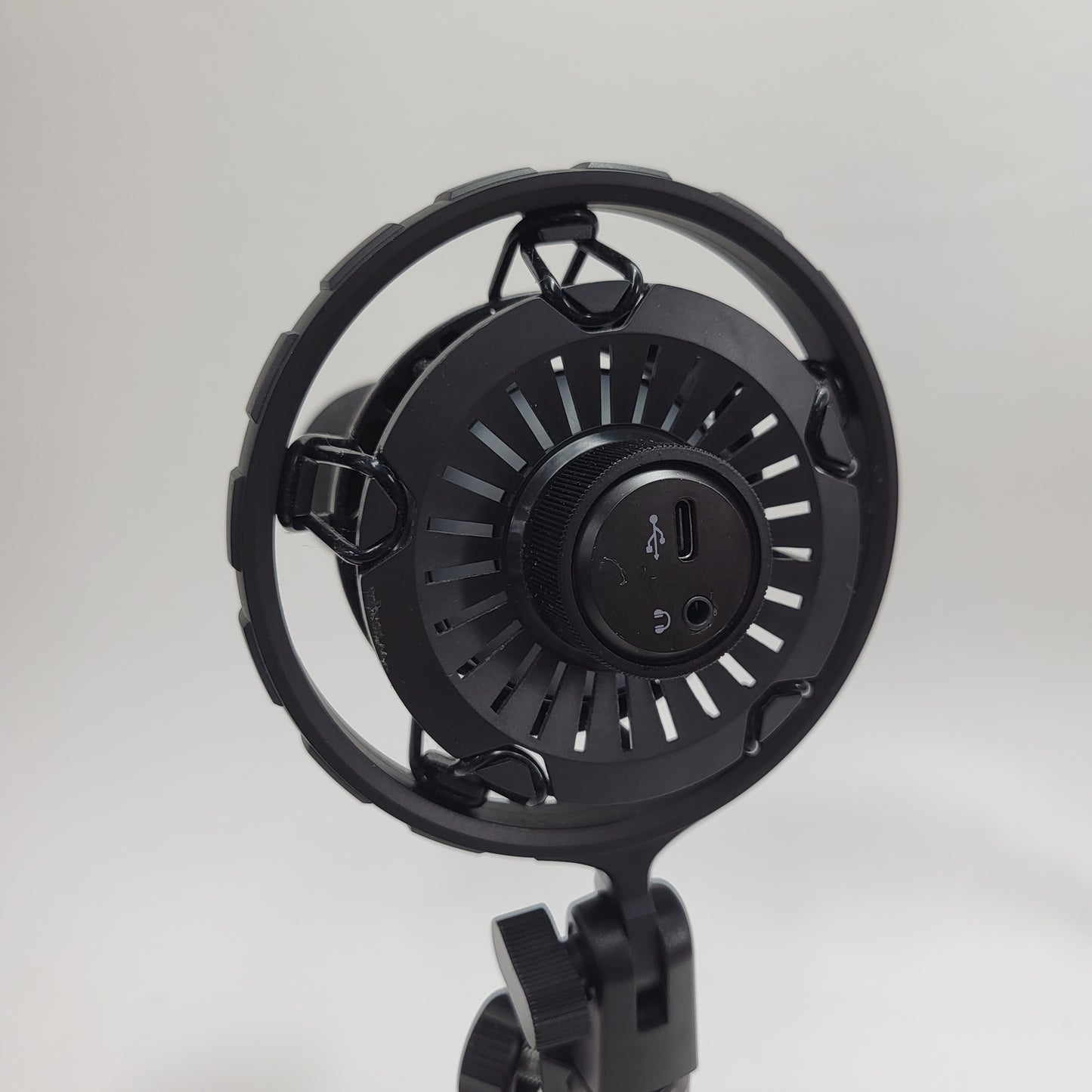 FIFINE RGB USB DESKTOP Microphone W/ STAND 20 Hz - 20 kHz