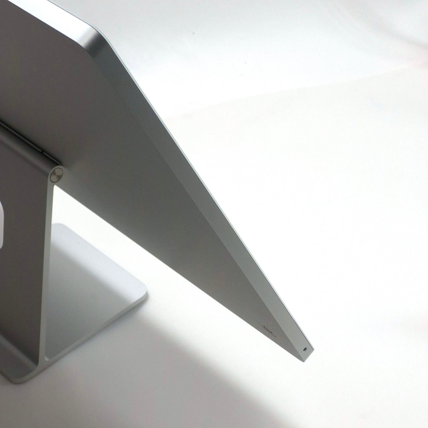 2021 Apple iMac 24" M1 7 Core 3.2GHz 8GB RAM 512GB SSD Silver Z131000LBLL/A