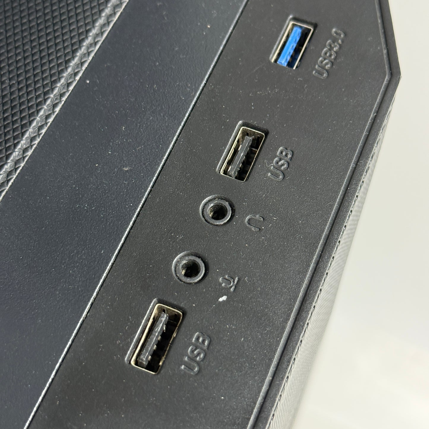 Custom PC Ryzen 7 3700X 16GB RAM 512GB SSD EVGA GTX 1080