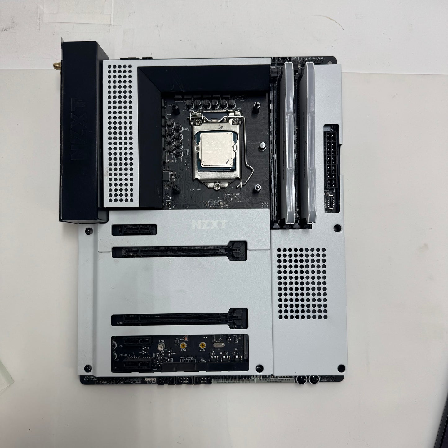 INTEL I7-10700 + NZXT N7 Z590 + CORSAIR VENGEANCE RGB 16GB RAM COMBO