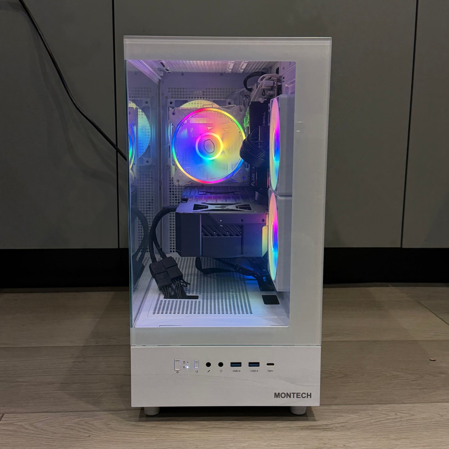 iBuyPower Custom PC ryzen 7 7700x 4.5Ghz 32GB RAM ZOTAC 5070