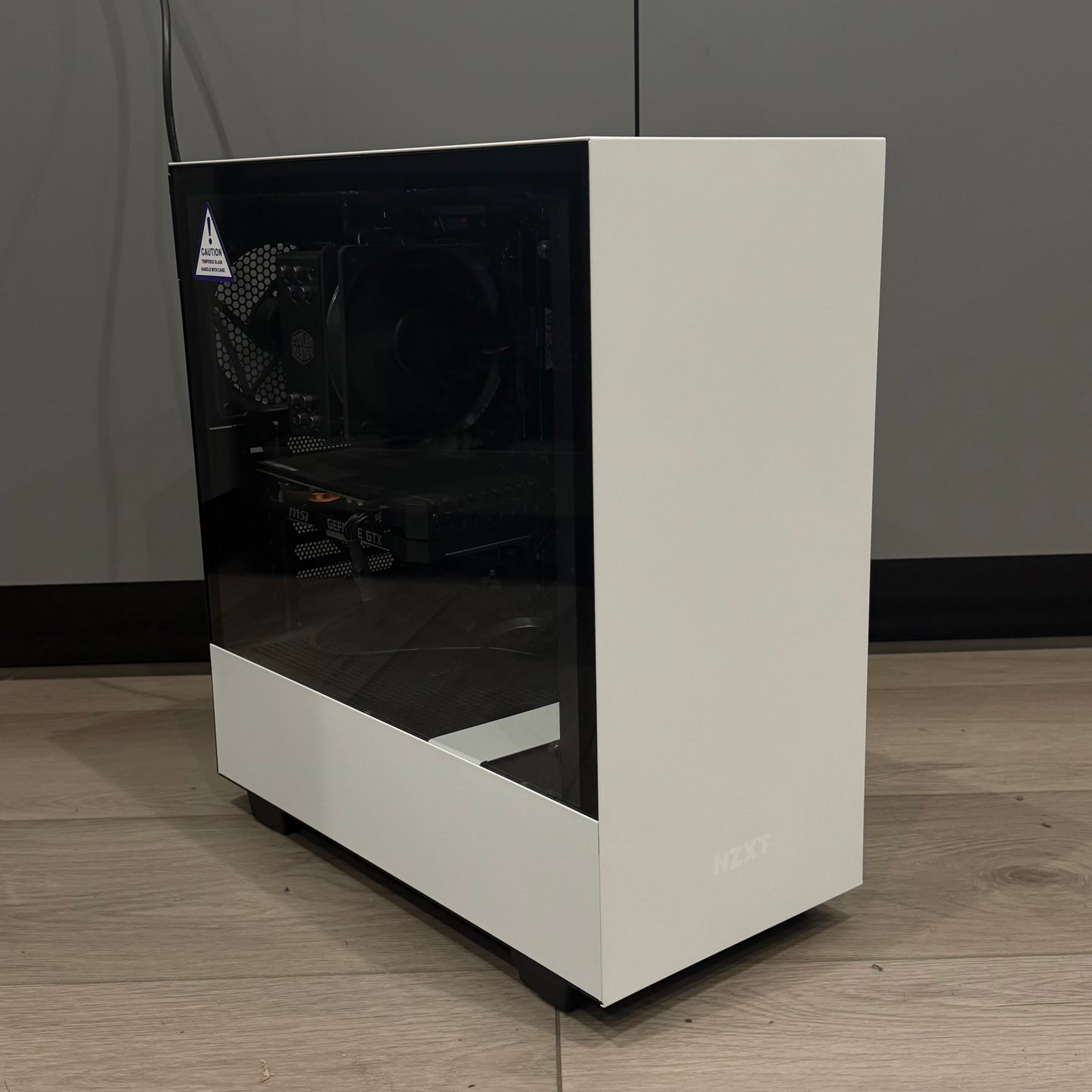 NZXT Custom PC ryzen 5 3600 3.20GHz 16GB RAM GeForce GTX 1660 Super