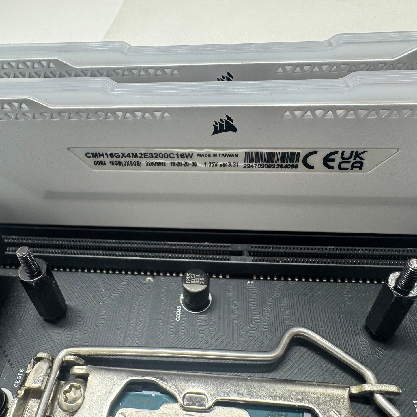 INTEL I7-10700 + NZXT N7 Z590 + CORSAIR VENGEANCE RGB 16GB RAM COMBO