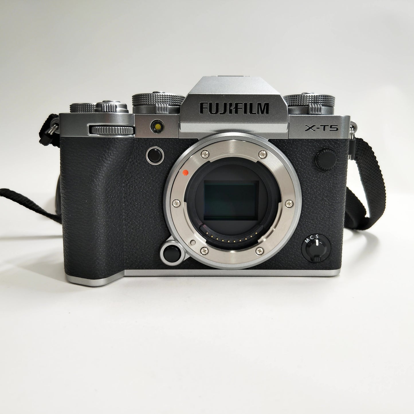 Fujifilm XT5 FF220001 40.2MP Mirrorless Camera With 16-80 F4 Lens