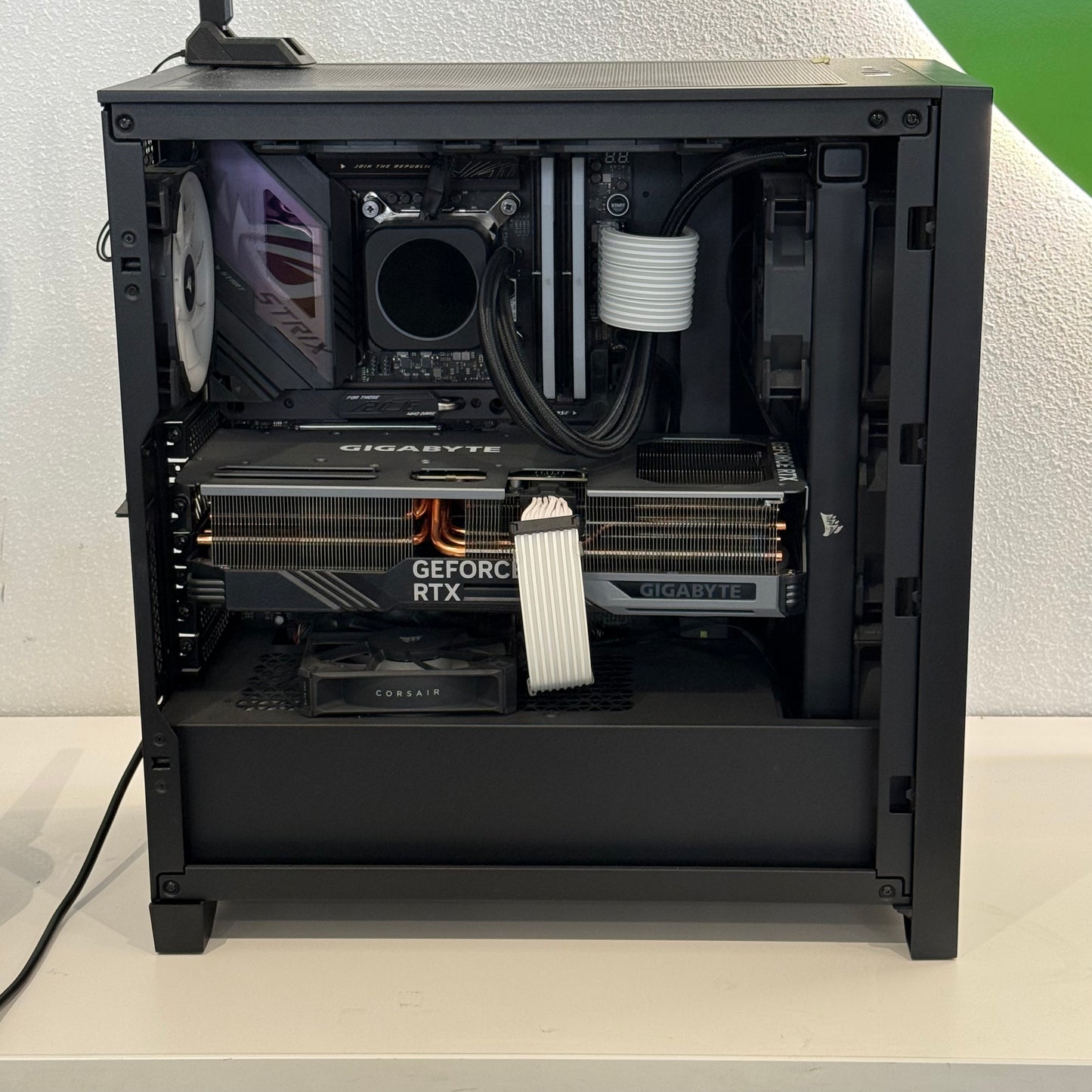 LIAN LI Custom PC i9-13900K 3.0GHz 32GB RAM 2TB SSD Gigabyte RTX 4080 Super